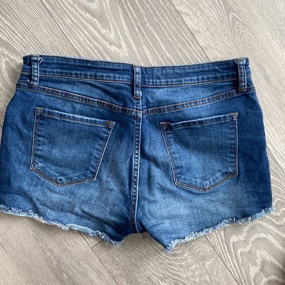 Jean Cut Off Shorts - Picture 4 of 6